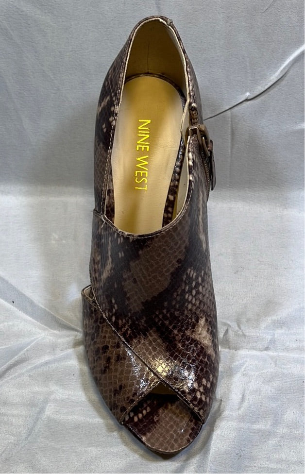 NINE WEST Women's •Sheldon• Peep-toe Snake Skin Pump