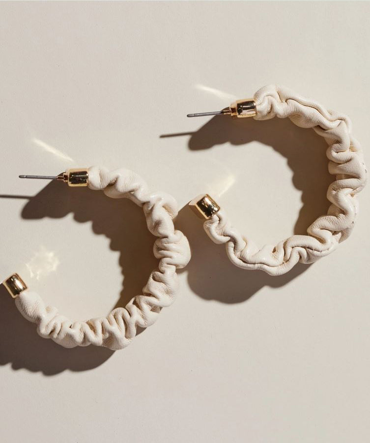 Rosalia Ruched Leather Hoop Earrings - Cream/Gold