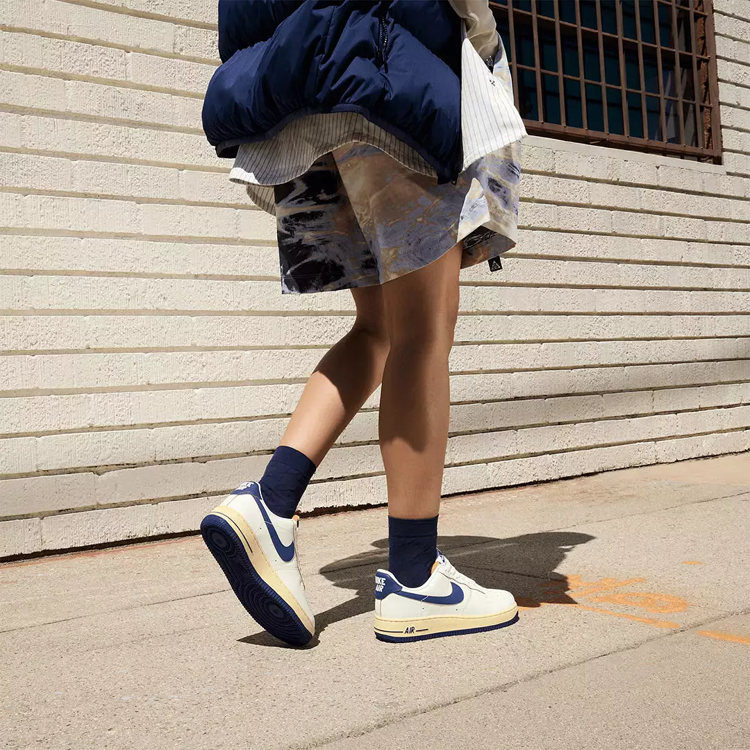 WMN'S AIR FORCE 1 '07 'SAIL/DEEP ROYAL BLUE-PALE VANILLA'