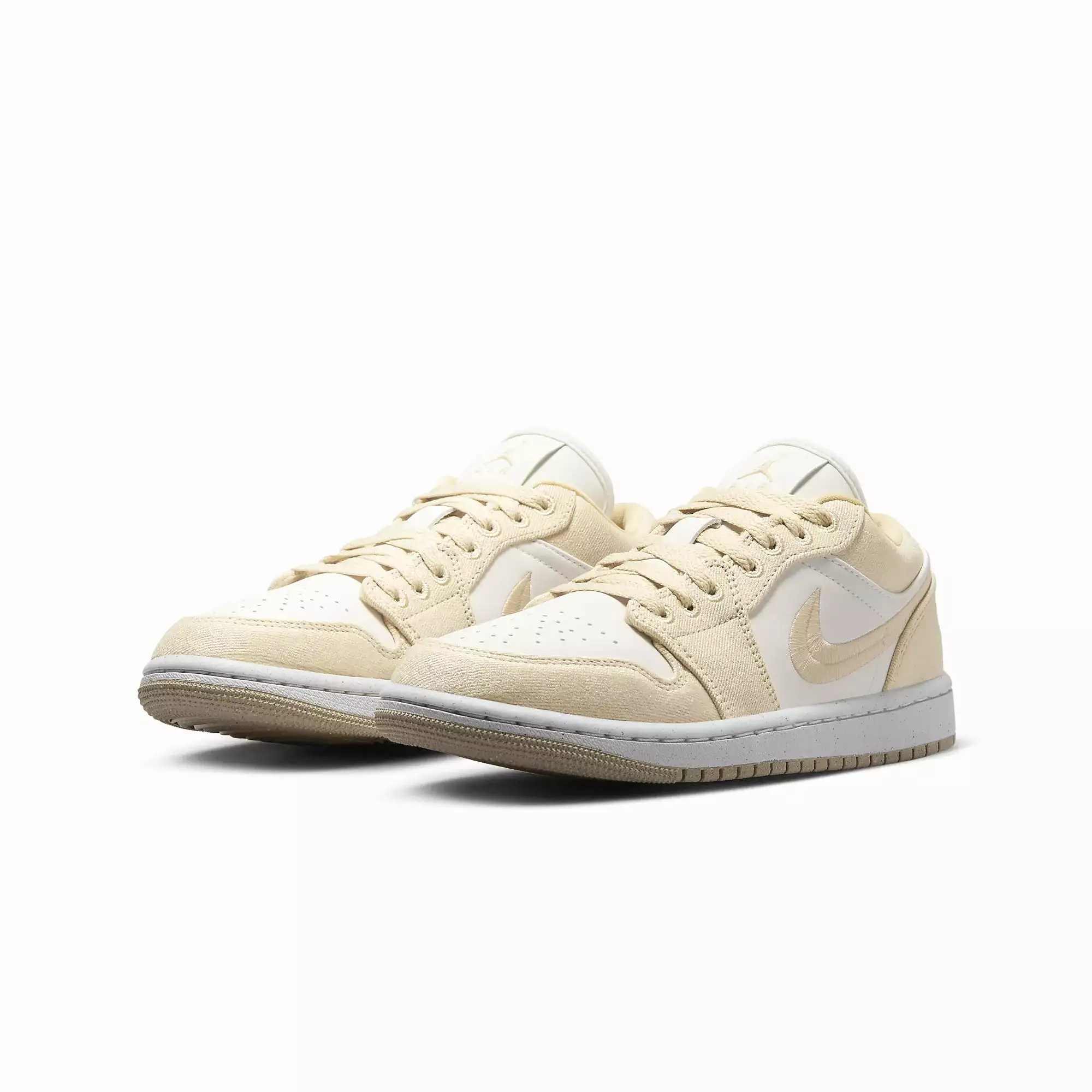 WMN'S AIR JORDAN 1 LOW SE 'TEAM GOLD/SAIL