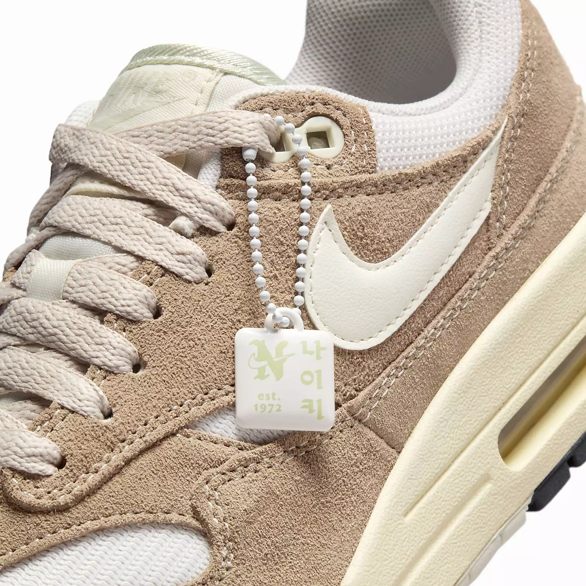 WMN'S AIR MAX 1 '87 SE 'SAIL/KHAKI-COCONUT MILK-LT OREWOOD BRN'