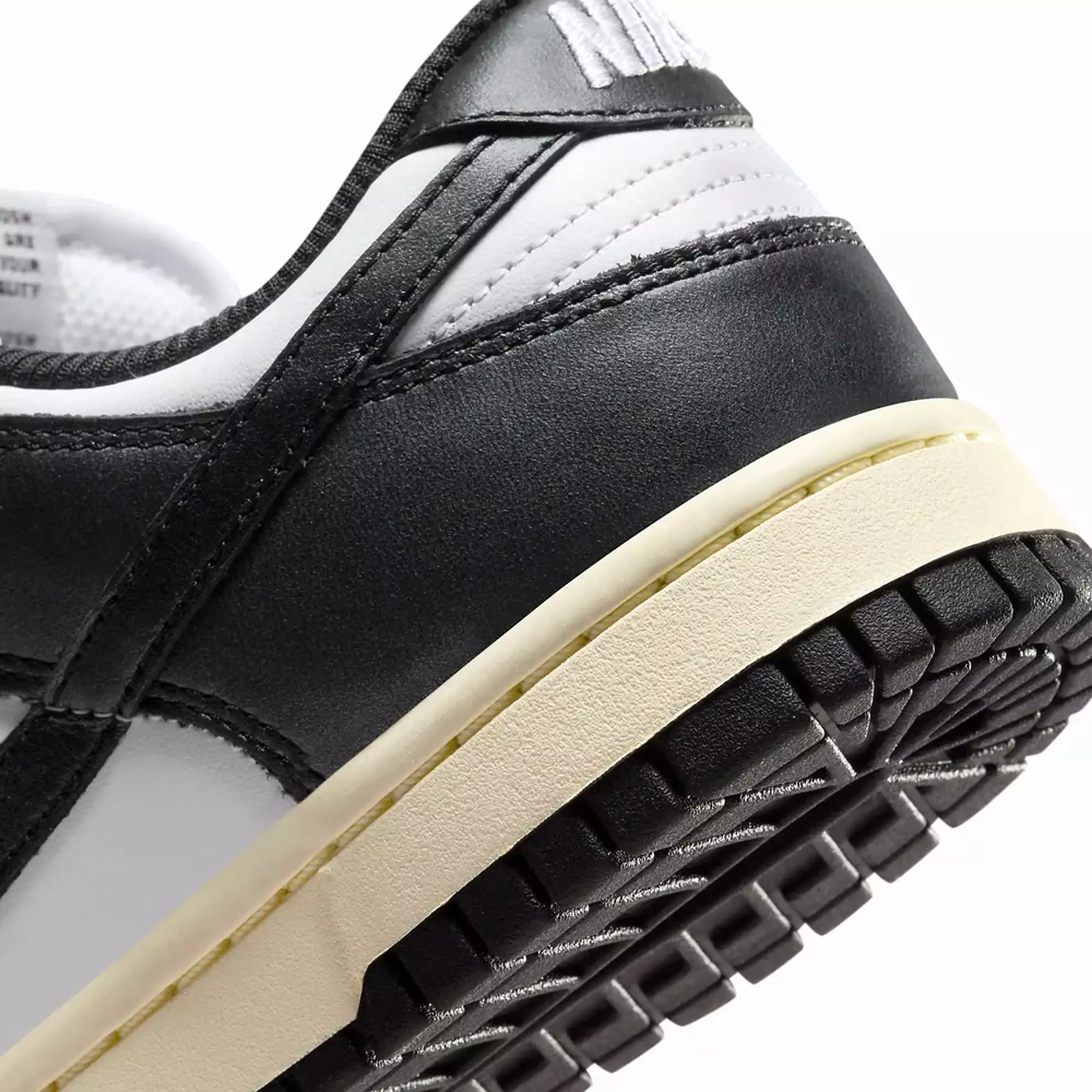 WMN'S DUNK LOW PREMIUM 'WHITE/BLACK-COCONUT MILK'